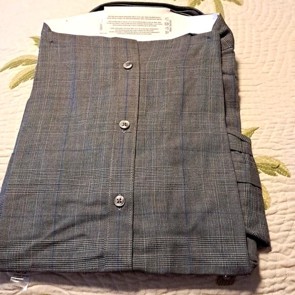 👍NWT Van Heusen Gray Long Sleeve Button-Front Shirt NWT - Picture 5 of 7